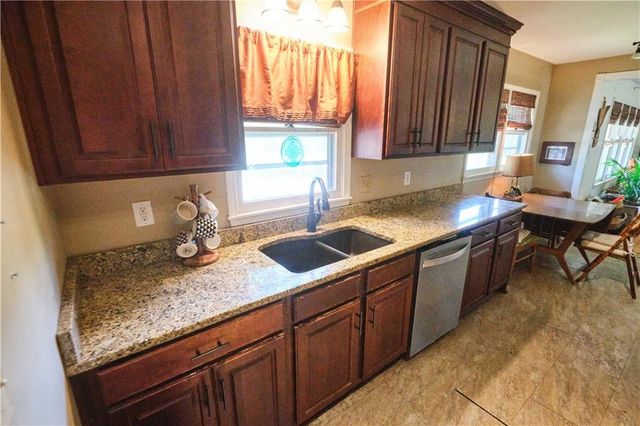 608 Sycamore Lane, Pittsburg, KS 66762