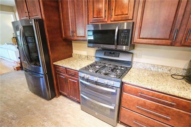 608 Sycamore Lane, Pittsburg, KS 66762