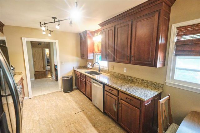 608 Sycamore Lane, Pittsburg, KS 66762