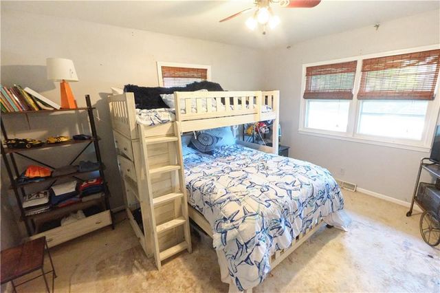 608 Sycamore Lane, Pittsburg, KS 66762