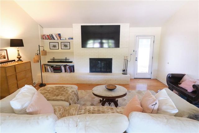 608 Sycamore Lane, Pittsburg, KS 66762