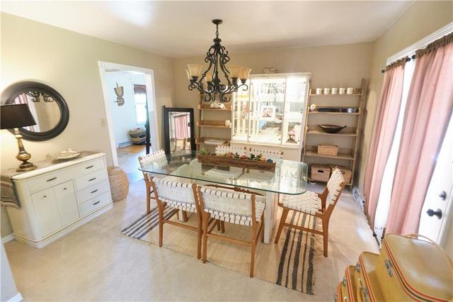 608 Sycamore Lane, Pittsburg, KS 66762