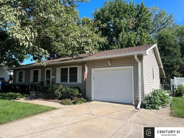 710 E Patton Street, Papillion, NE 68046