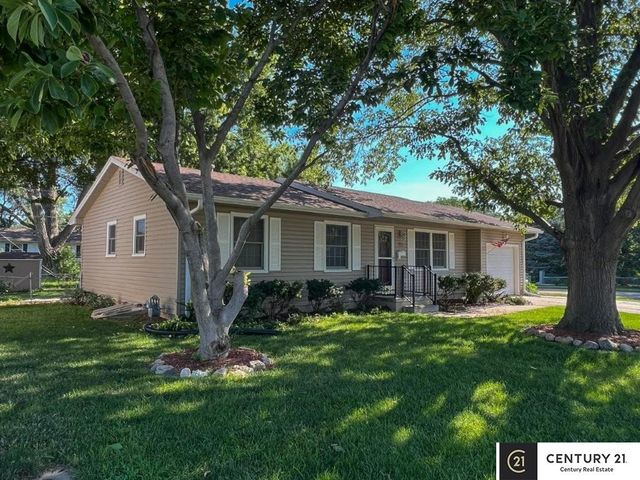 710 E Patton Street, Papillion, NE 68046