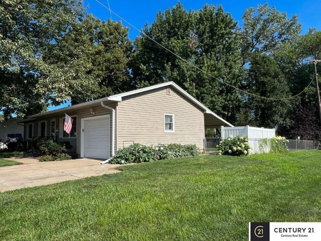 710 E Patton Street, Papillion, NE 68046