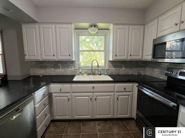 710 E Patton Street, Papillion, NE 68046