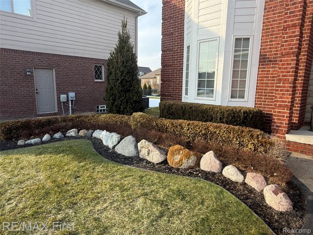 18011 Humber Bridge Drive, Macomb Township, MI 48042