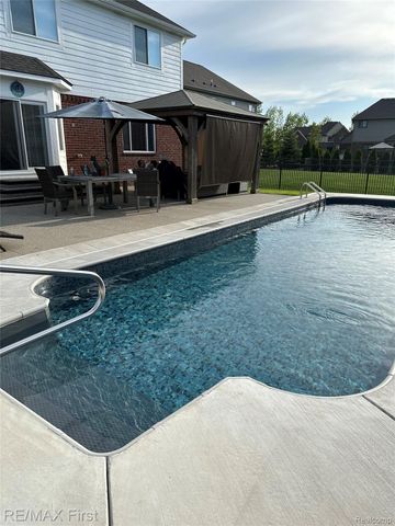 18011 Humber Bridge Drive, Macomb Township, MI 48042