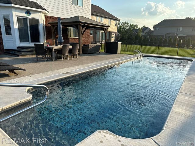 18011 Humber Bridge Drive, Macomb Township, MI 48042