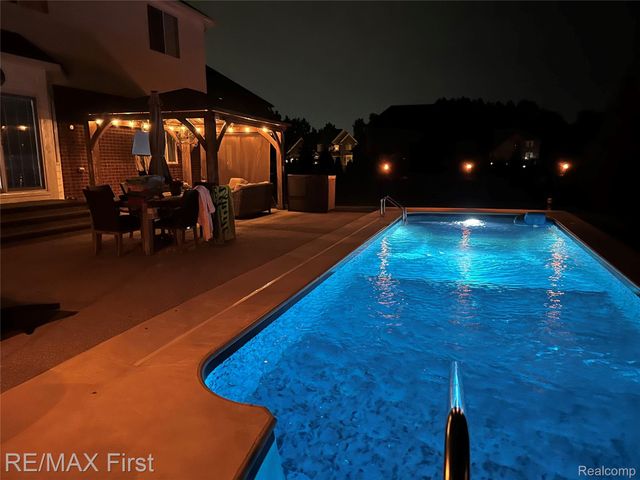 18011 Humber Bridge Drive, Macomb Township, MI 48042