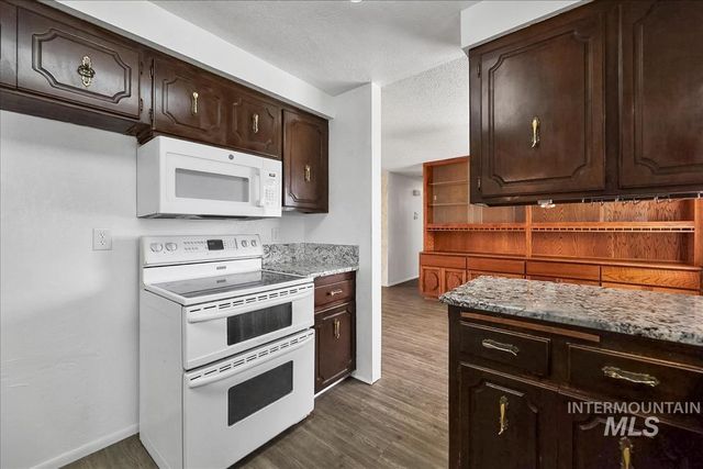 1307 Smith Ave, Nampa, ID 83651