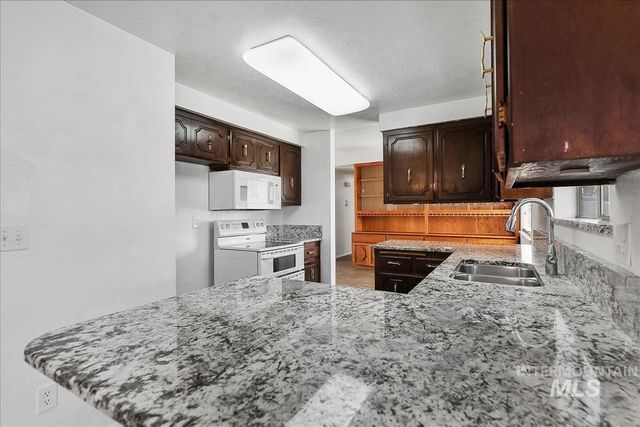 1307 Smith Ave, Nampa, ID 83651