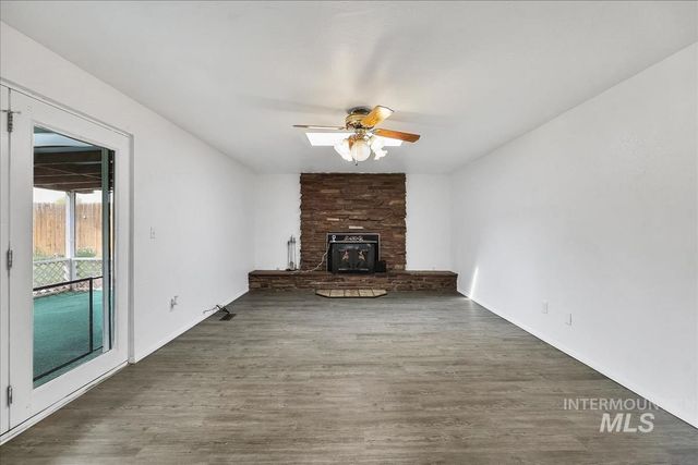 1307 Smith Ave, Nampa, ID 83651