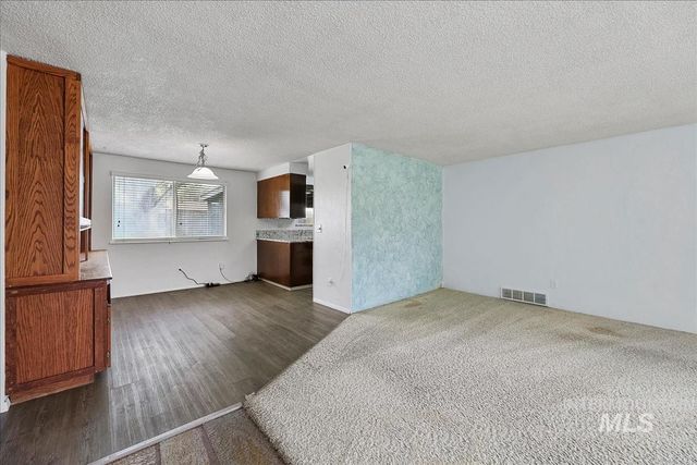 1307 Smith Ave, Nampa, ID 83651