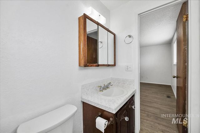 1307 Smith Ave, Nampa, ID 83651