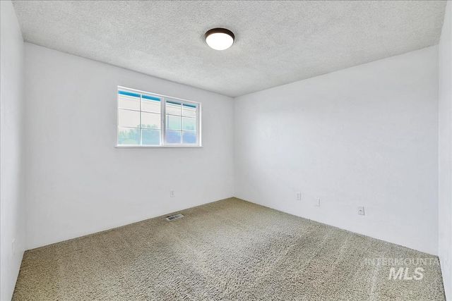 1307 Smith Ave, Nampa, ID 83651