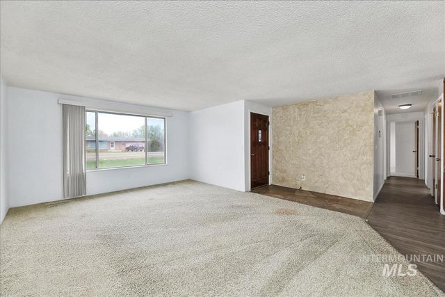 1307 Smith Ave, Nampa, ID 83651