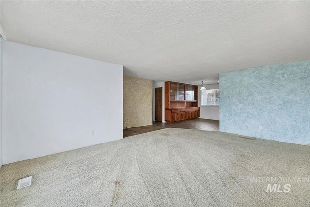 1307 Smith Ave, Nampa, ID 83651