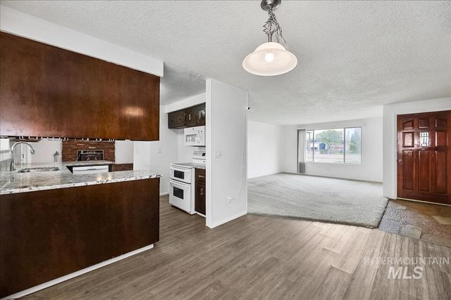 1307 Smith Ave, Nampa, ID 83651