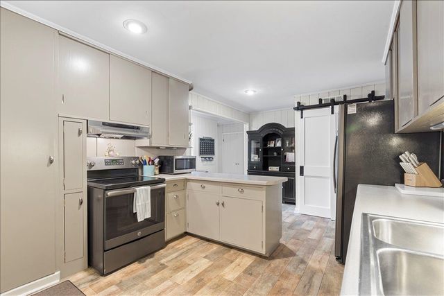 1093 PERKINS TER, Memphis, TN 38117