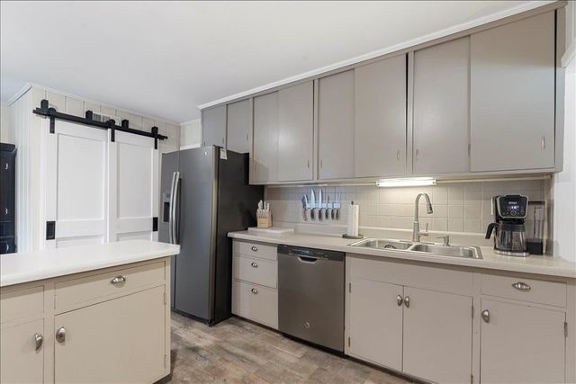 1093 PERKINS TER, Memphis, TN 38117