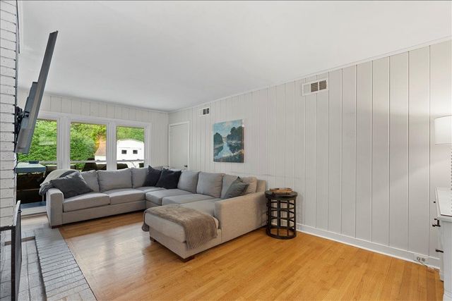 1093 PERKINS TER, Memphis, TN 38117