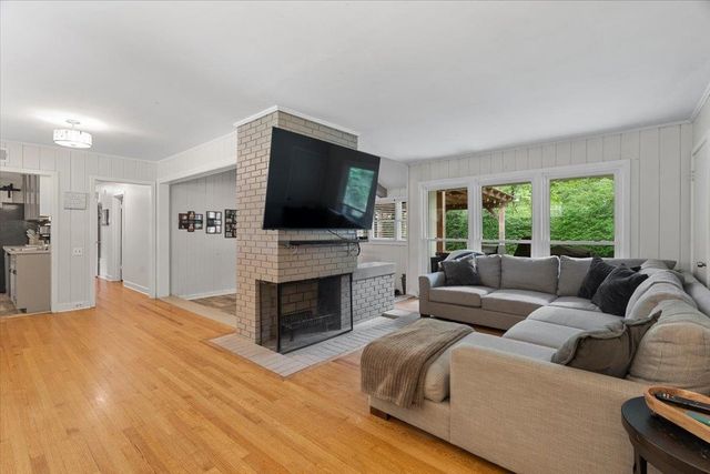 1093 PERKINS TER, Memphis, TN 38117