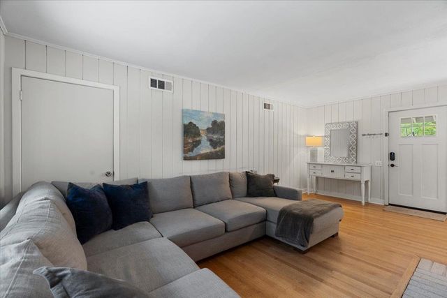 1093 PERKINS TER, Memphis, TN 38117