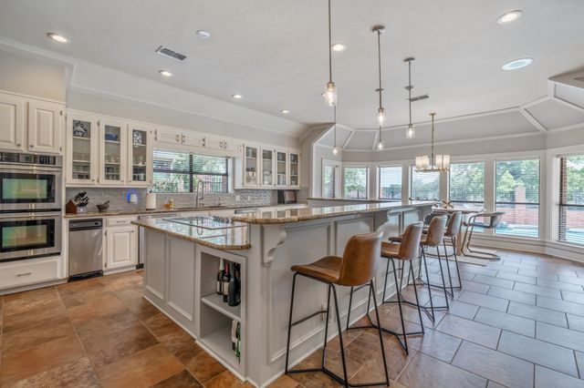 6500 Hollytree Circle, Tyler, TX 75703