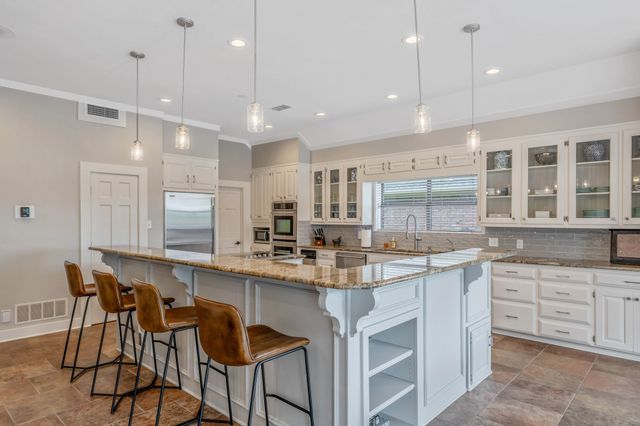 6500 Hollytree Circle, Tyler, TX 75703