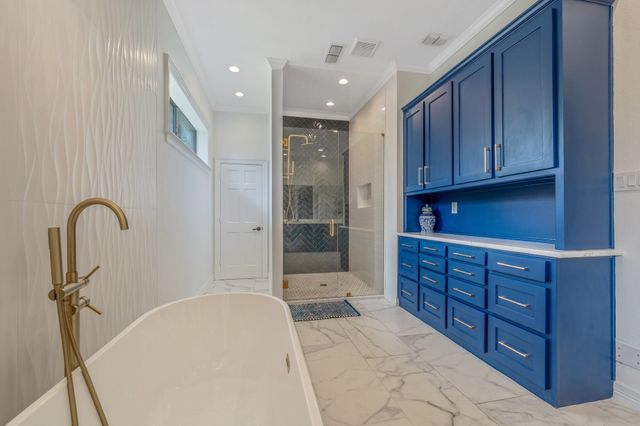 6500 Hollytree Circle, Tyler, TX 75703