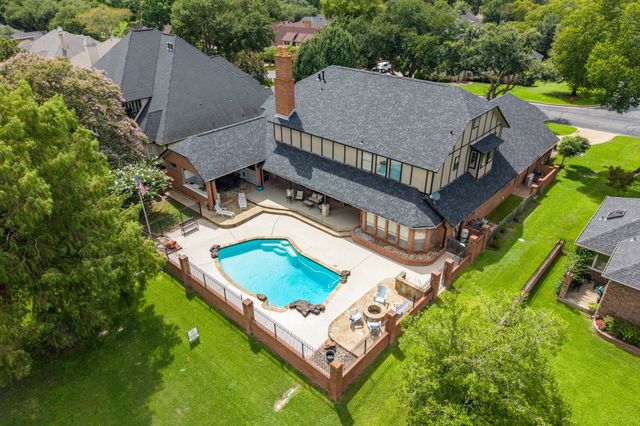 6500 Hollytree Circle, Tyler, TX 75703