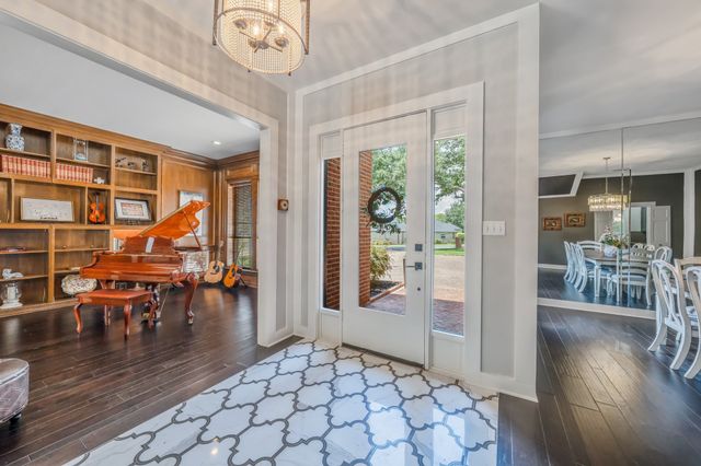 6500 Hollytree Circle, Tyler, TX 75703