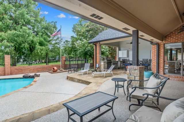 6500 Hollytree Circle, Tyler, TX 75703