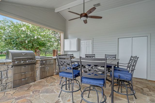 6500 Hollytree Circle, Tyler, TX 75703