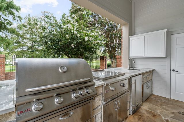 6500 Hollytree Circle, Tyler, TX 75703