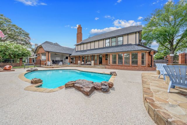 6500 Hollytree Circle, Tyler, TX 75703