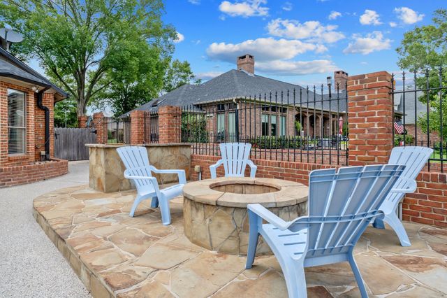 6500 Hollytree Circle, Tyler, TX 75703