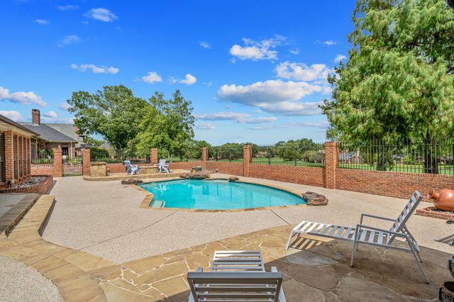 6500 Hollytree Circle, Tyler, TX 75703