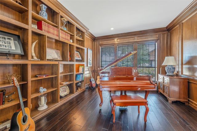 6500 Hollytree Circle, Tyler, TX 75703