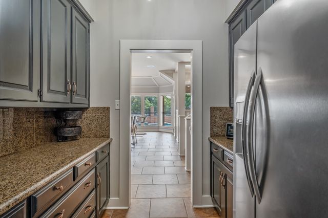 6500 Hollytree Circle, Tyler, TX 75703