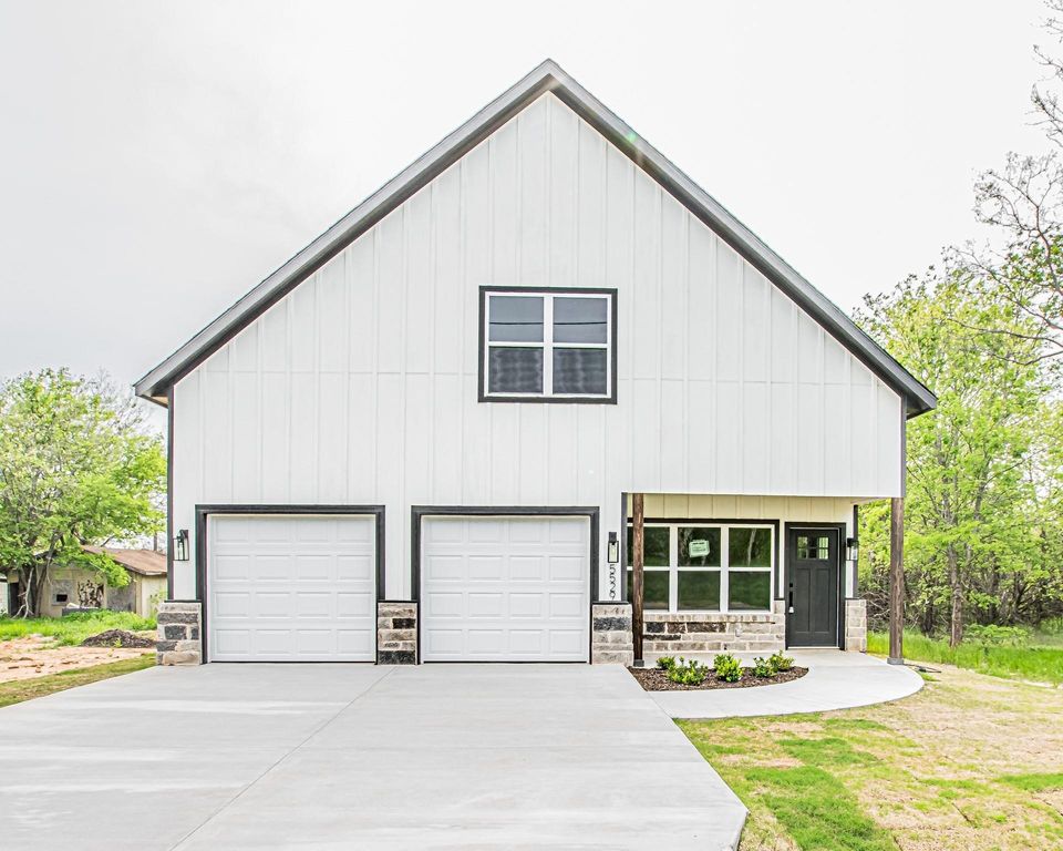 5529 Mercedes Circle, Granbury, TX 76048