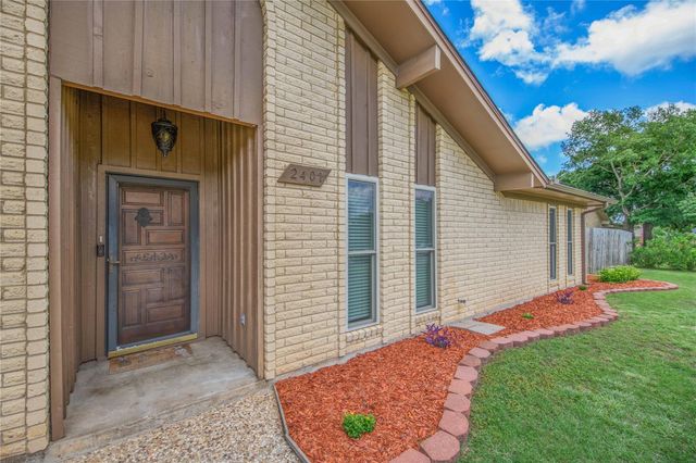 2401 Briar Oaks DR, Bryan, TX 77802