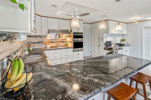 2401 Briar Oaks DR, Bryan, TX 77802