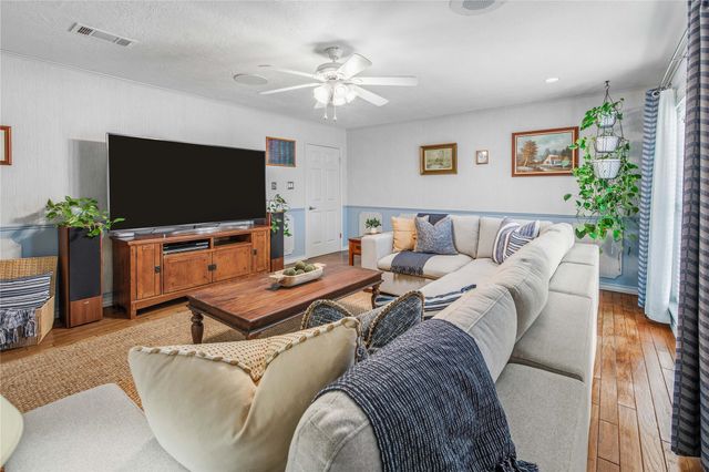 2401 Briar Oaks DR, Bryan, TX 77802