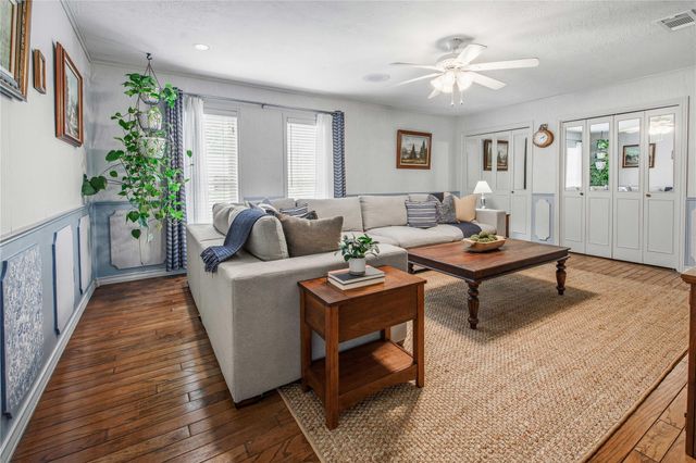 2401 Briar Oaks DR, Bryan, TX 77802