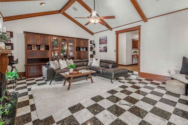 2401 Briar Oaks DR, Bryan, TX 77802