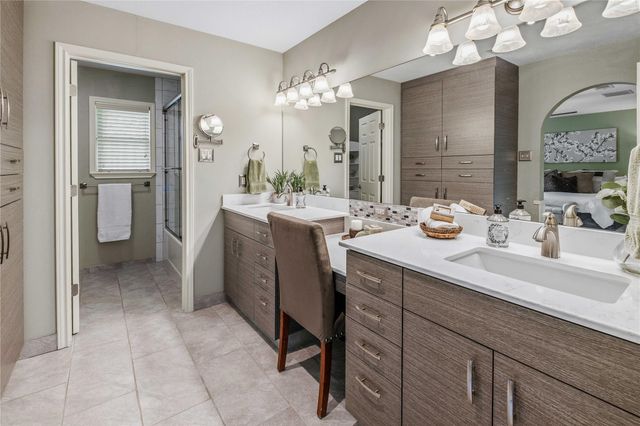 2401 Briar Oaks DR, Bryan, TX 77802