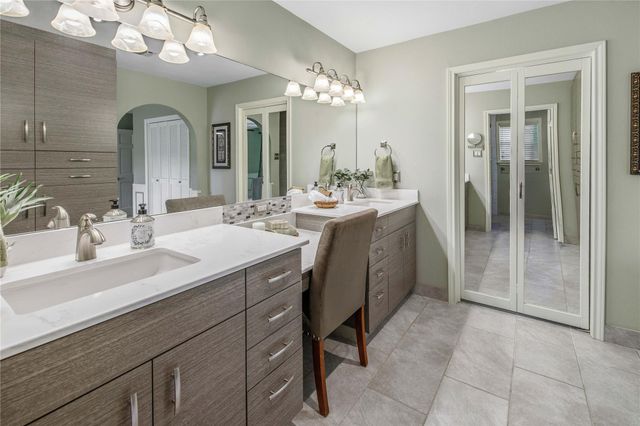 2401 Briar Oaks DR, Bryan, TX 77802