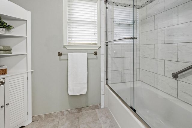 2401 Briar Oaks DR, Bryan, TX 77802
